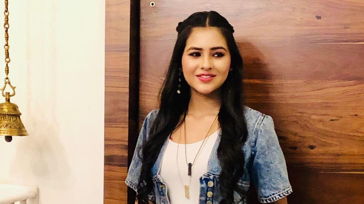 Going live does not depend on me, it depends on when my fans want to see me  live: Anushka Merchande